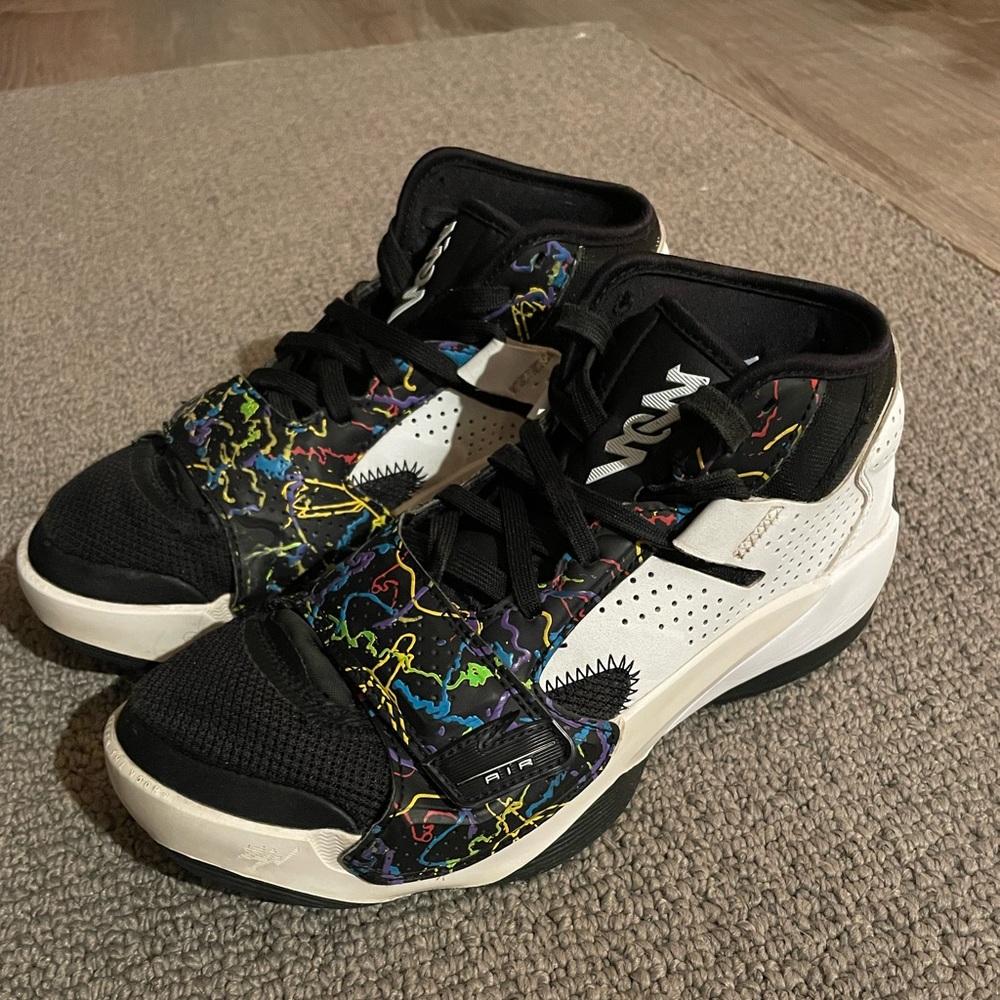 Jordan Zion 2 basketball shoes youth size 5.5